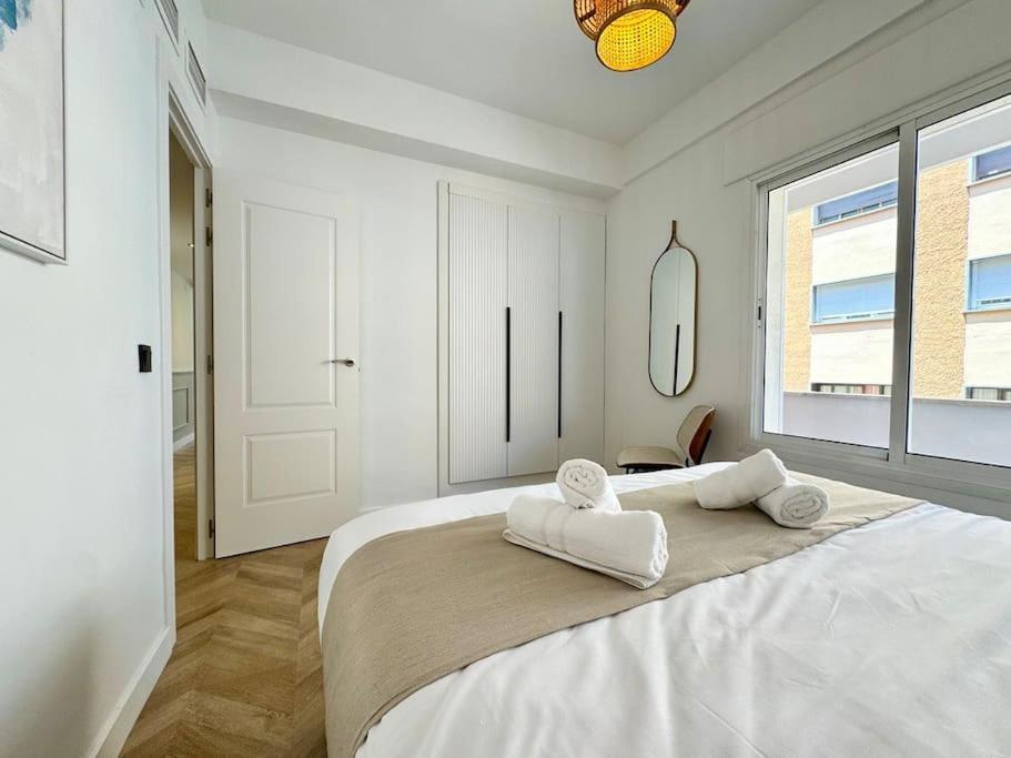 4Bd Central Soho Luxe Retreat Terrace 2Bh & Ac Малага Экстерьер фото