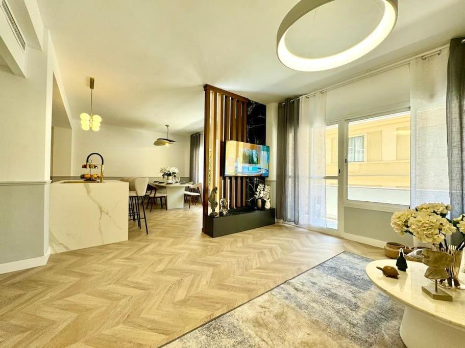 4Bd Central Soho Luxe Retreat Terrace 2Bh & Ac Малага Экстерьер фото