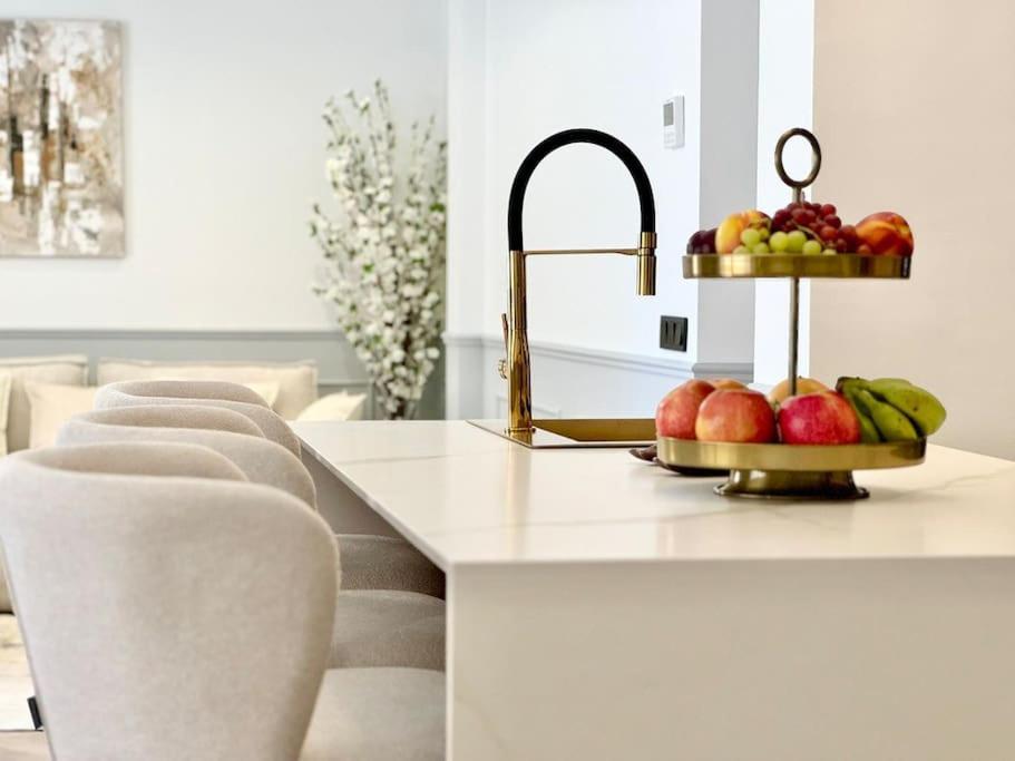 4Bd Central Soho Luxe Retreat Terrace 2Bh & Ac Малага Экстерьер фото